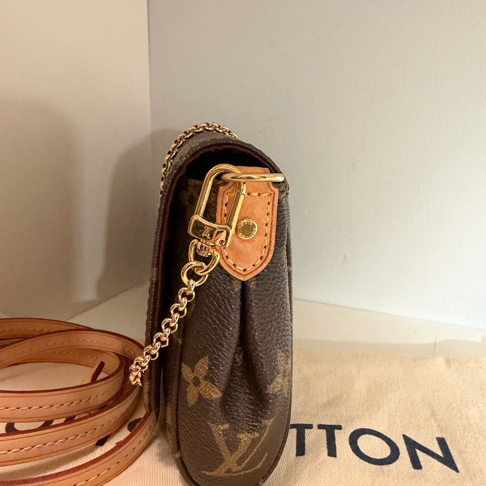 Authentic Louis Vuitton Monogram Favorite PM - Picture 7 of 16